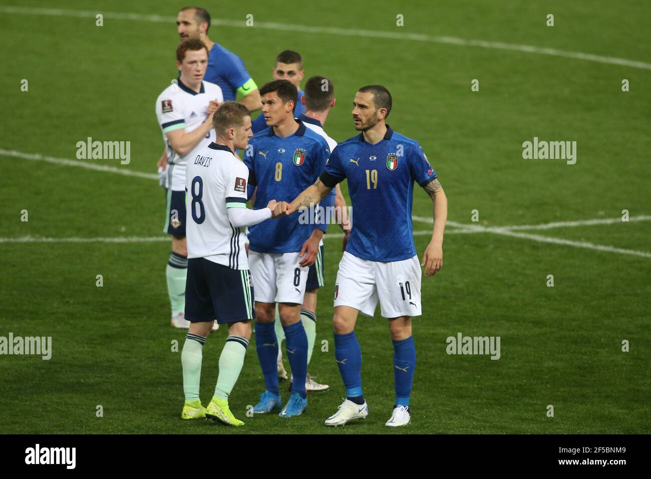 Parme, Italie. 25 mars 2021. Parme, Italie 25.03.2021: L'ÉQUIPE D'ITALIE CÉLÈBRE LA VICTOIRE DANS les qualificatifs de match coupe du monde de la Fifa Qatar 2022 Groupe C entre l'Italie et l'Irlande du Nord dans le stade Ennio Tardini à Parme. Crédit : Agence photo indépendante/Alamy Live News Banque D'Images