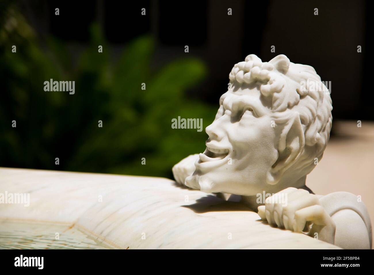 Flagler Museum, Palm Beach, Floride, Courtyard: Venus Fountain, une copie de l'original Giovanni da Bologna, grotesque Head en forme de Pan le Piper Banque D'Images