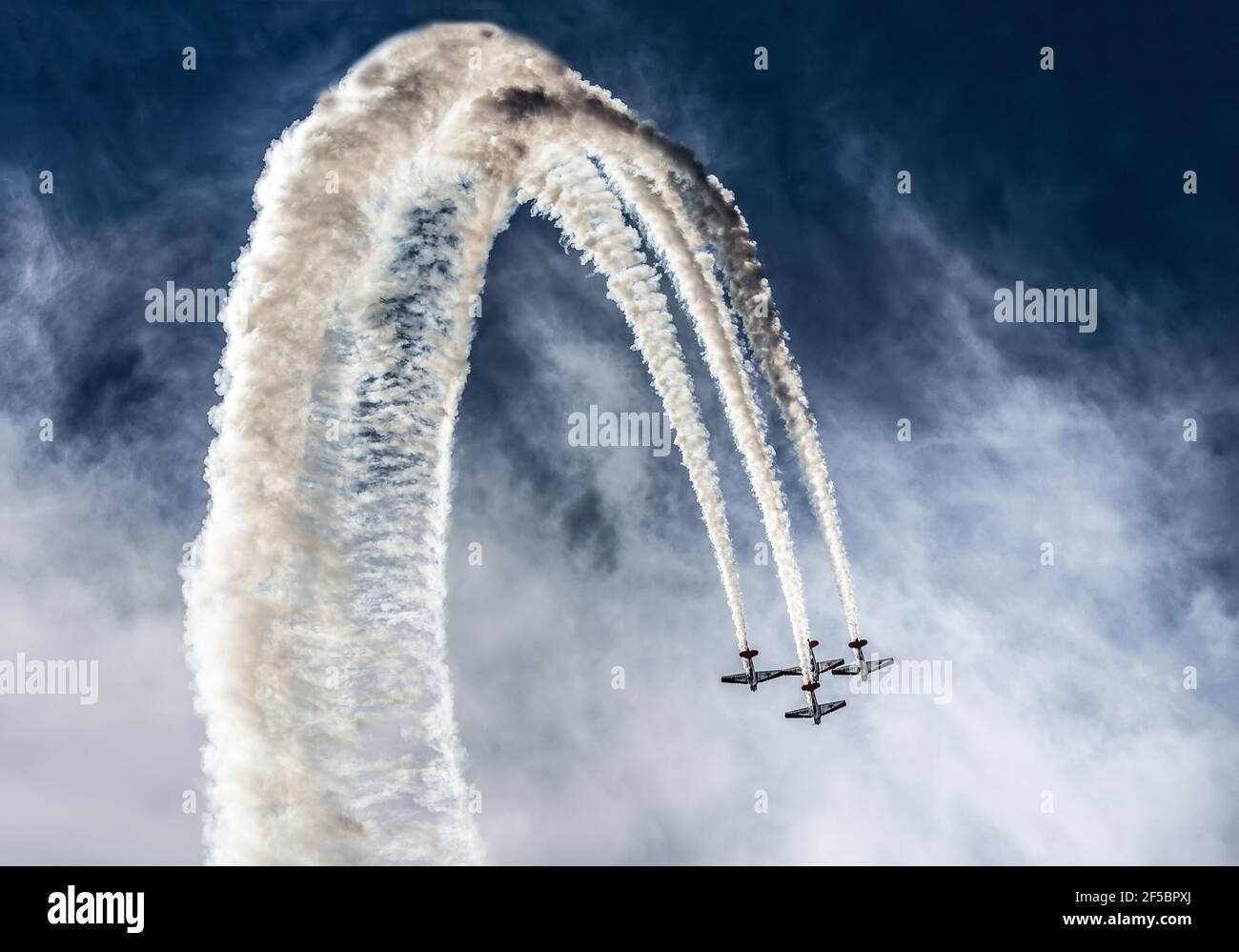 Cette stupéfiante acrobatie acrobatique a été interprétée par la célèbre équipe Aeroshell Aerobatic Team dans le cadre du Great Georgia Airshow (GGAS). Le A Banque D'Images