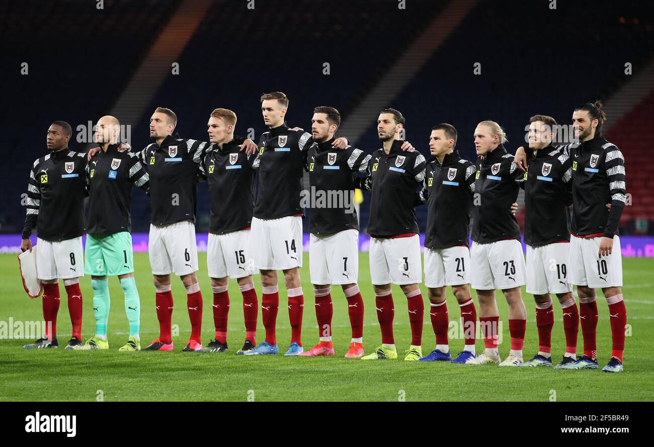 Les joueurs autrichiens s'alignent avant le match de qualification de la coupe du monde FIFA 2022 à Hampden Park, Glasgow. Date de la photo: Jeudi 25 mars 2021. Banque D'Images