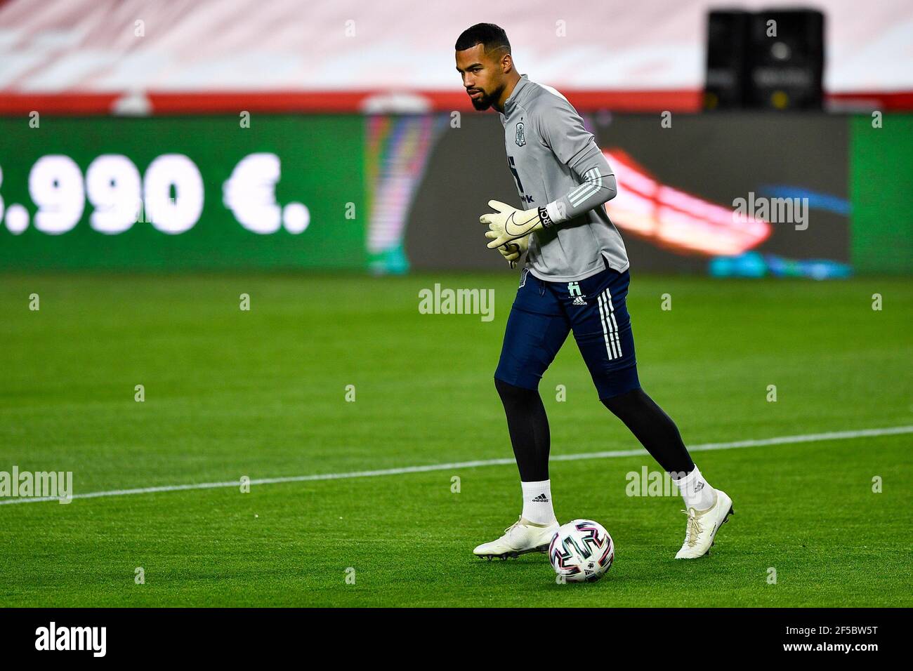 GRENADE, ESPAGNE - MARS 25: Robert Sanchez d'Espagne pendant la coupe du monde de la FIFA 2022 Qatar qualificateur match entre l'Espagne et la Grèce à Estadio Municipal Banque D'Images