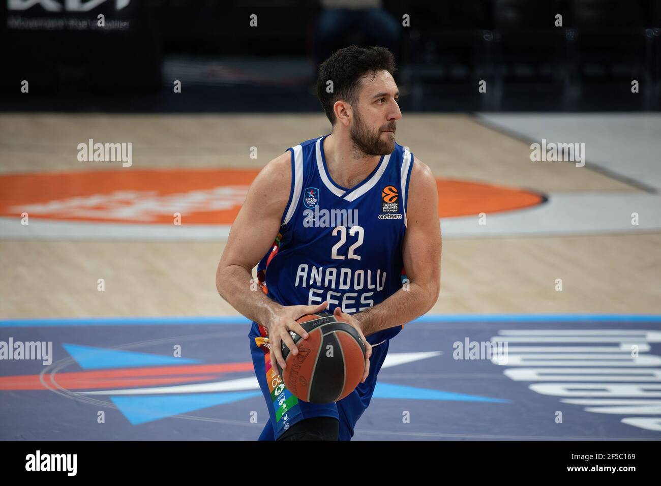 #22 Vasilije Micic d'Anadolu Efes Istanbul joue contre Panathinaikos OPAP Athènes dans le Round 31 de la saison régulière EuroLeague 2020/2021 de Turkish Airlines à Sinan Erdem Sports Arena. (Note finale; Anadolu Efes Istanbul 85:65 Panathinaikos OPAP Athènes) Banque D'Images