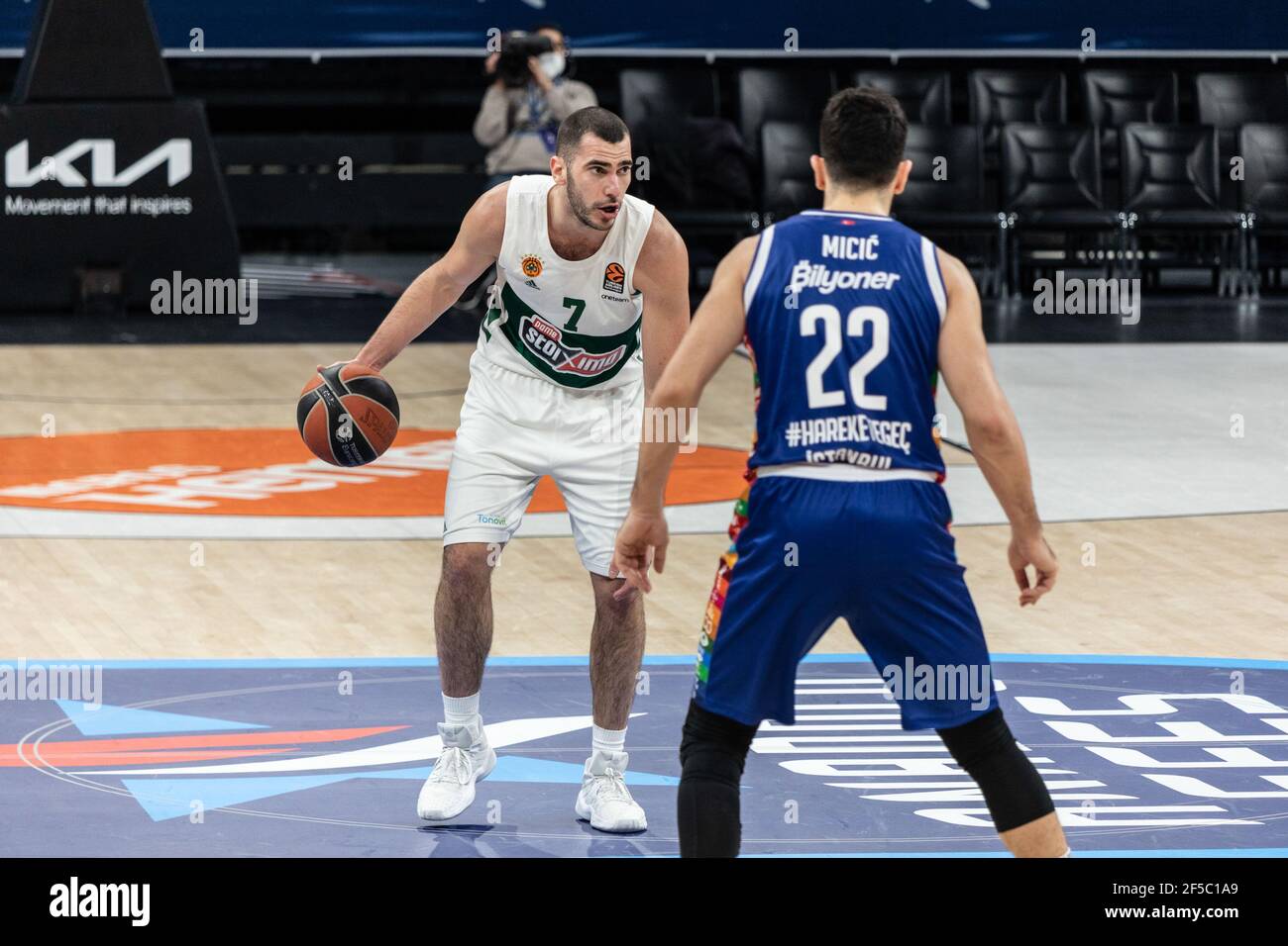 #7 Eleftherios Bochoridis de Panathinaikos OPAP Athènes joue contre Anadolu Efes Istanbul dans le Round 31 de la saison régulière EuroLeague 2020/2021 de Turkish Airlines à Sinan Erdem Sports Arena. (Note finale; Anadolu Efes Istanbul 85:65 Panathinaikos OPAP Athènes) Banque D'Images