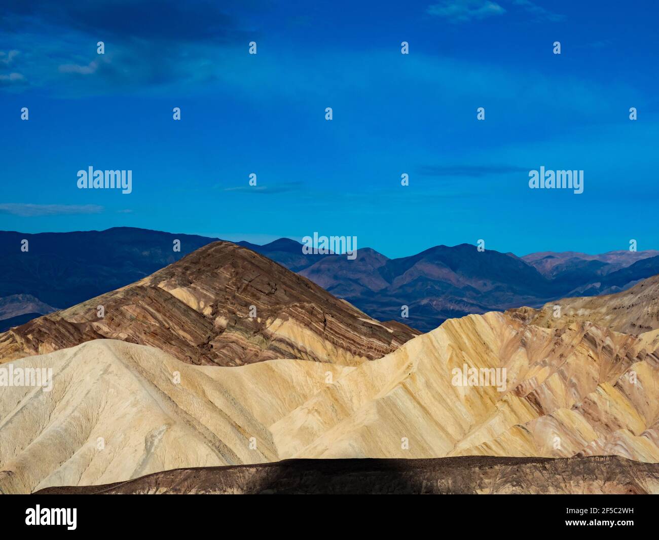 Le paysage magnifique de la région des badlands près de Zabriskie point dans le parc national de la Vallée de la mort, Californie, Etats-Unis Banque D'Images