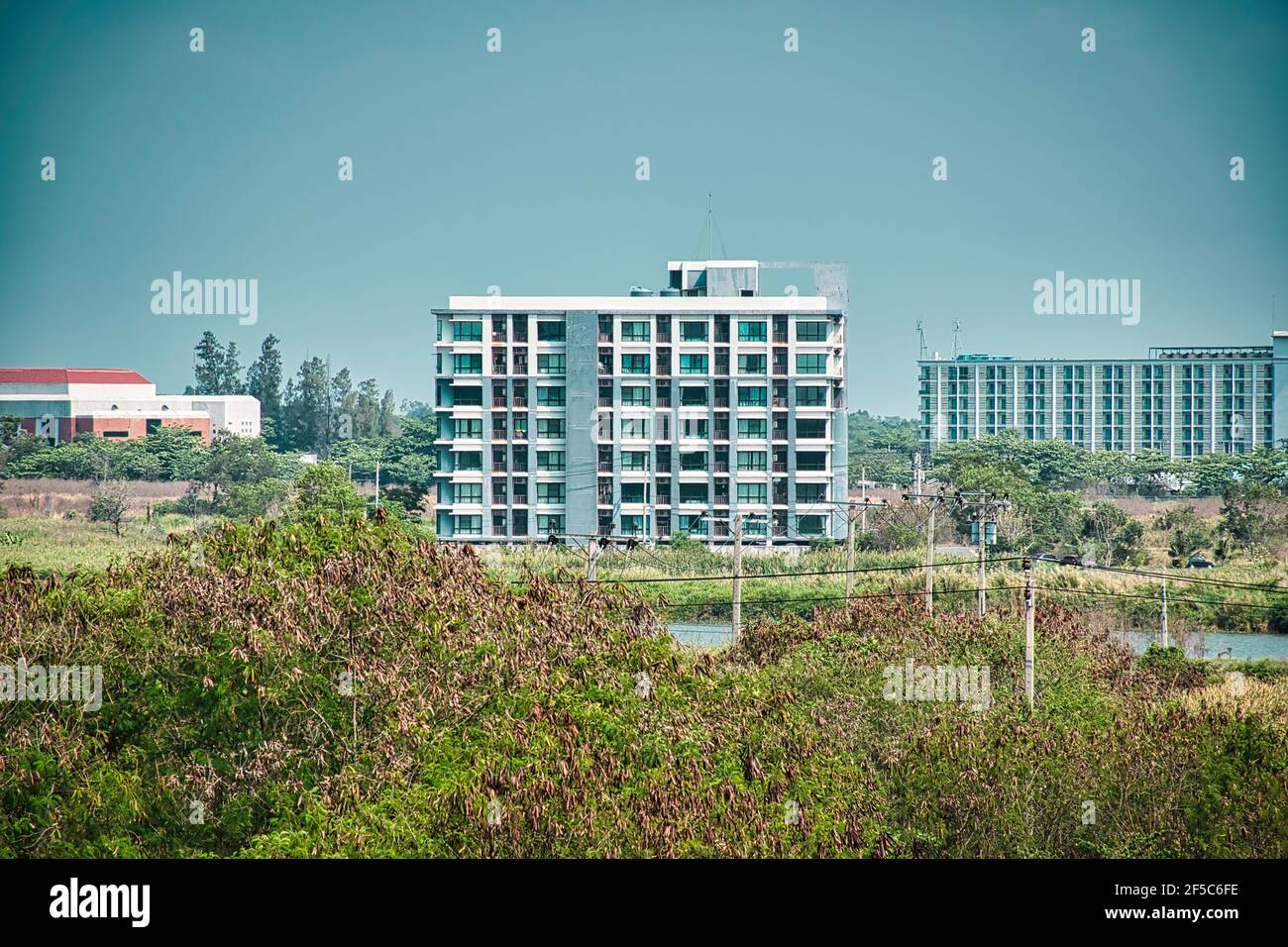 Bangkok, Thaïlande 03.26.2021 Préme appartement avec vue sur le lac situé dans la région de Bang Bo de Samut Prakan Banque D'Images