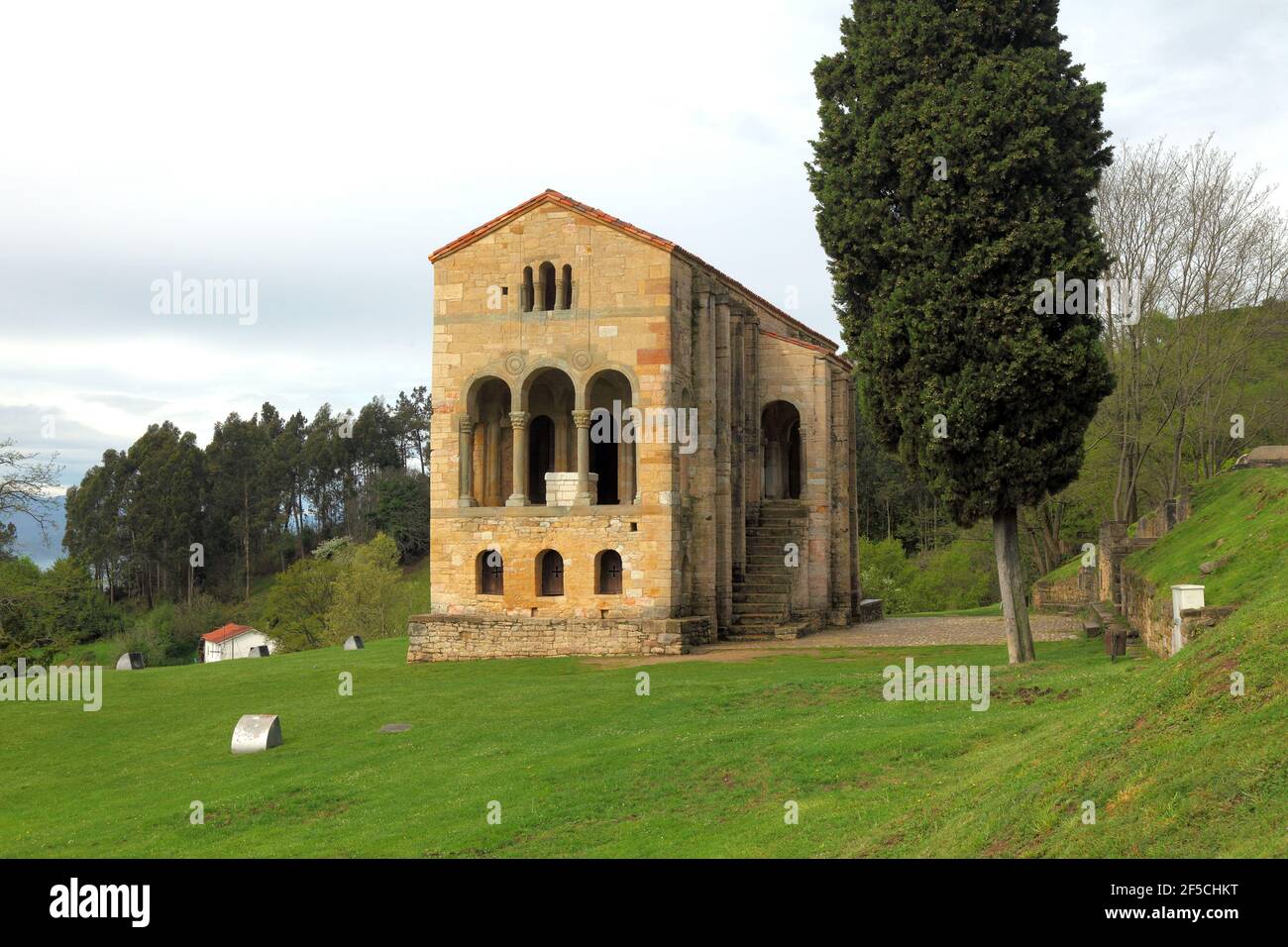 Géographie / Voyage, Espagne, Asturies, Oviedo, Santa Maria del Naranco (842-850), église Praeromanische, droits-supplémentaires-décharge-Info-non-disponible Banque D'Images