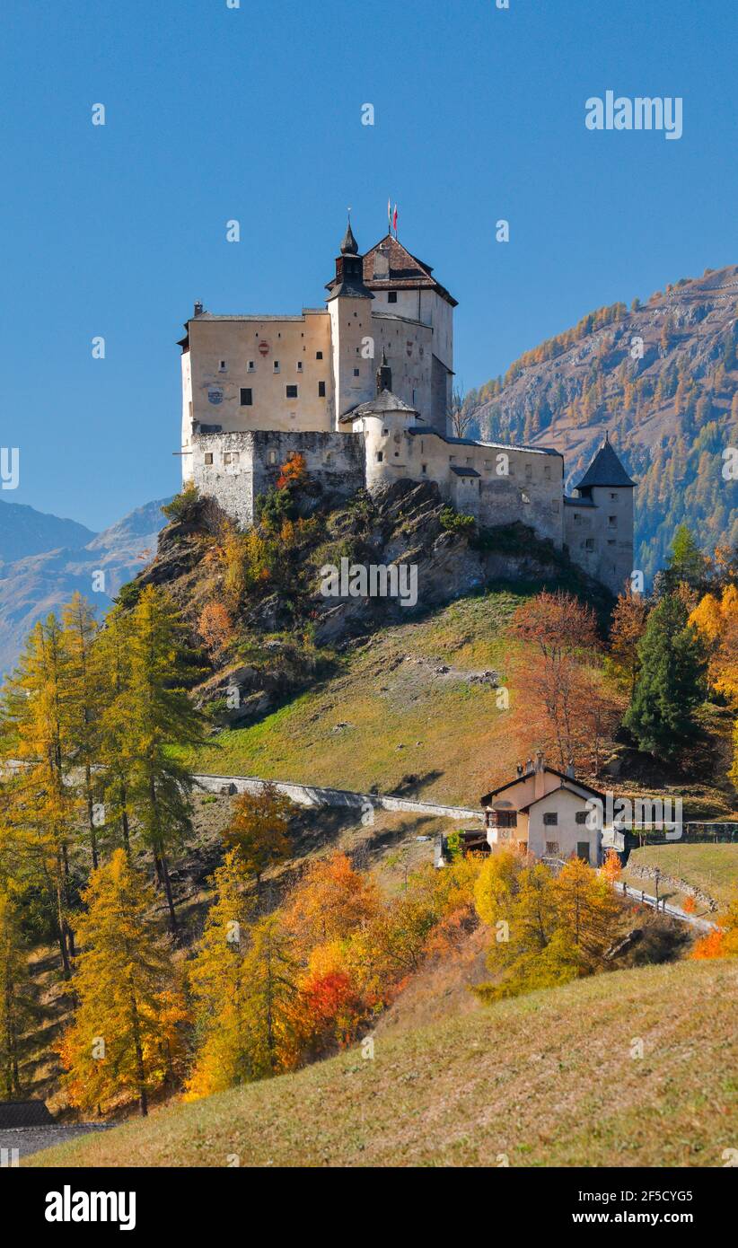 Géographie / Voyage, Suisse, Château de Tarasp, Grisons, droits-supplémentaires-autorisations-Info-non-disponible Banque D'Images