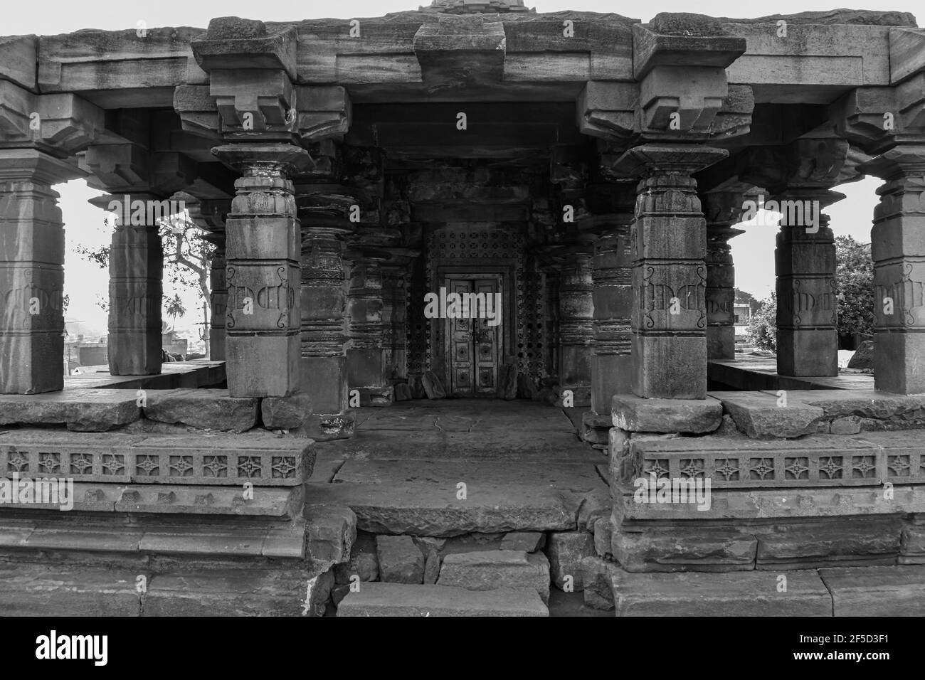 Photo avant de Phalapuja Mantap et du kalyanmantap dans le temple Vijaya Vittala situé à hampi, karnataka. Banque D'Images