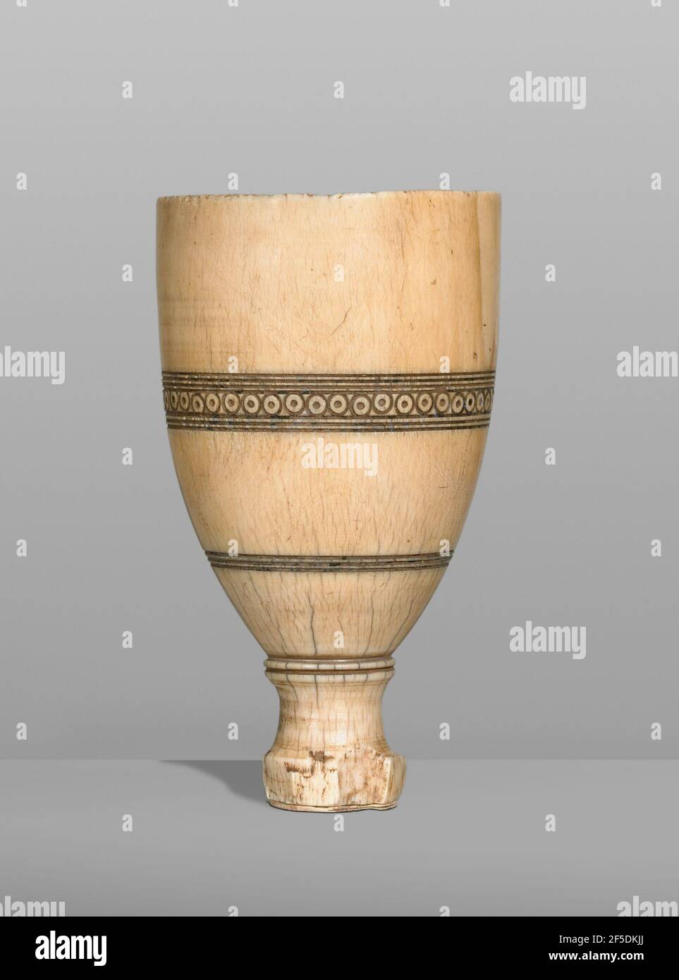 Coupelle en forme de cloche. Inconnu Banque D'Images