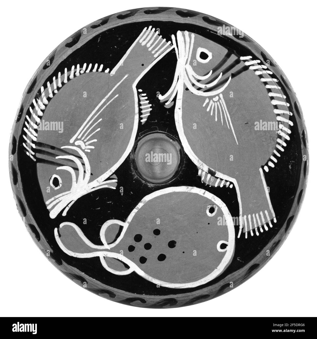 Assiette à poissons Campanienne. Attribué à l'artiste-peintre à trois bandes (sud italien (Campanien), actif vers 340 - 320 av. J.-C.) Banque D'Images