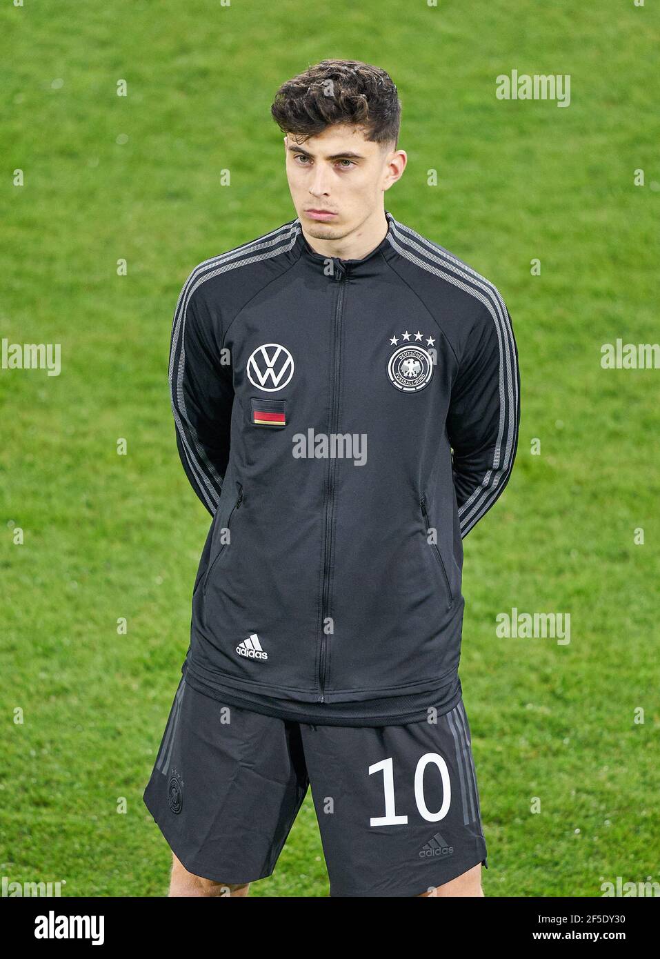 Kai Havertz Dfb 10 Demi Taille Portrait Une Personne Celibataire Aktion Einzelbild Angeschnitz Einzelmotiv Halbfigur Halbe Figur Dans Le Match Allemagne Islande 3 0 Deutschland Island 3 0 Qualification Pour Les Championnats Du [ 1390 x 957 Pixel ]