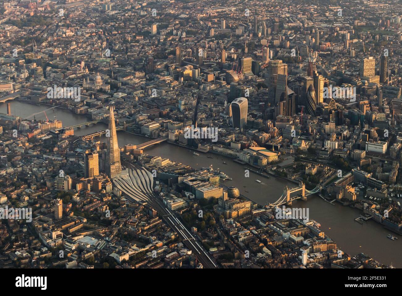 Vue aérienne du centre de Londres en début de matinée Banque D'Images