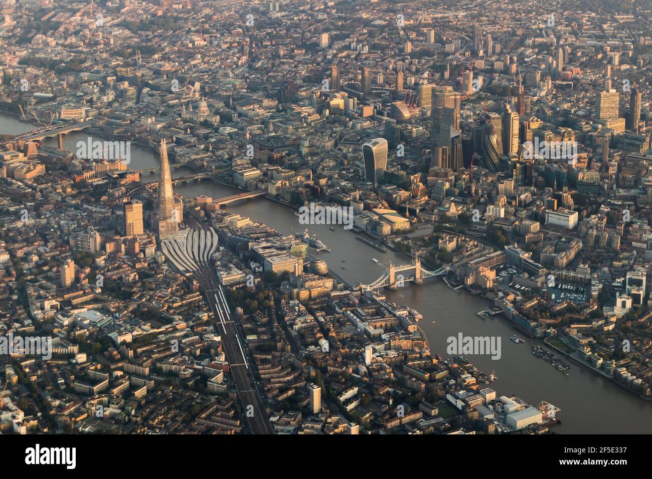 Vue aérienne du centre de Londres en début de matinée Banque D'Images