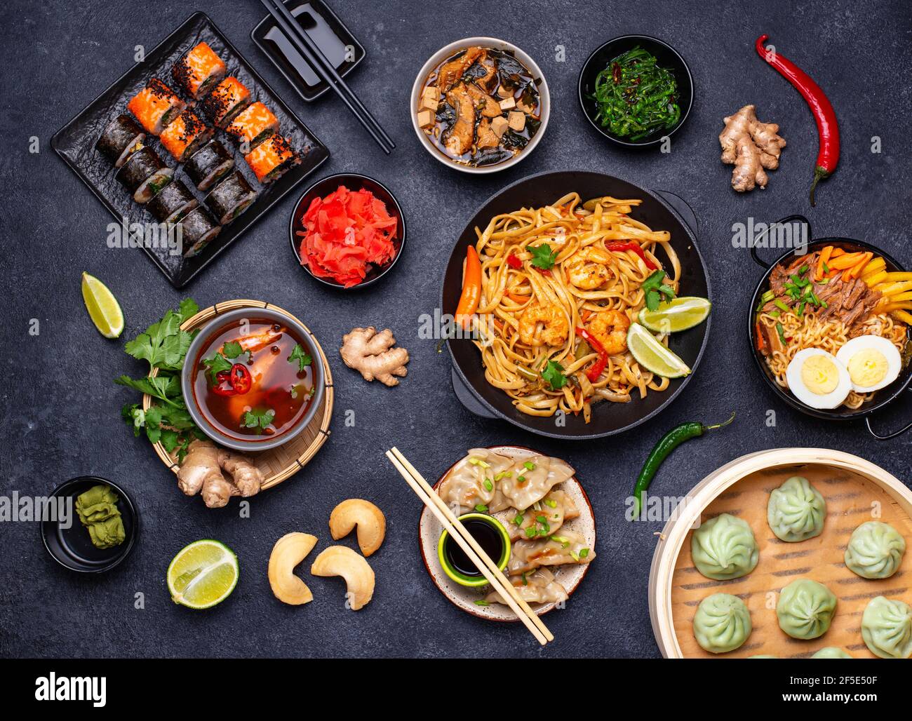 préparation de nourriture asiatique Photo Stock - Alamy