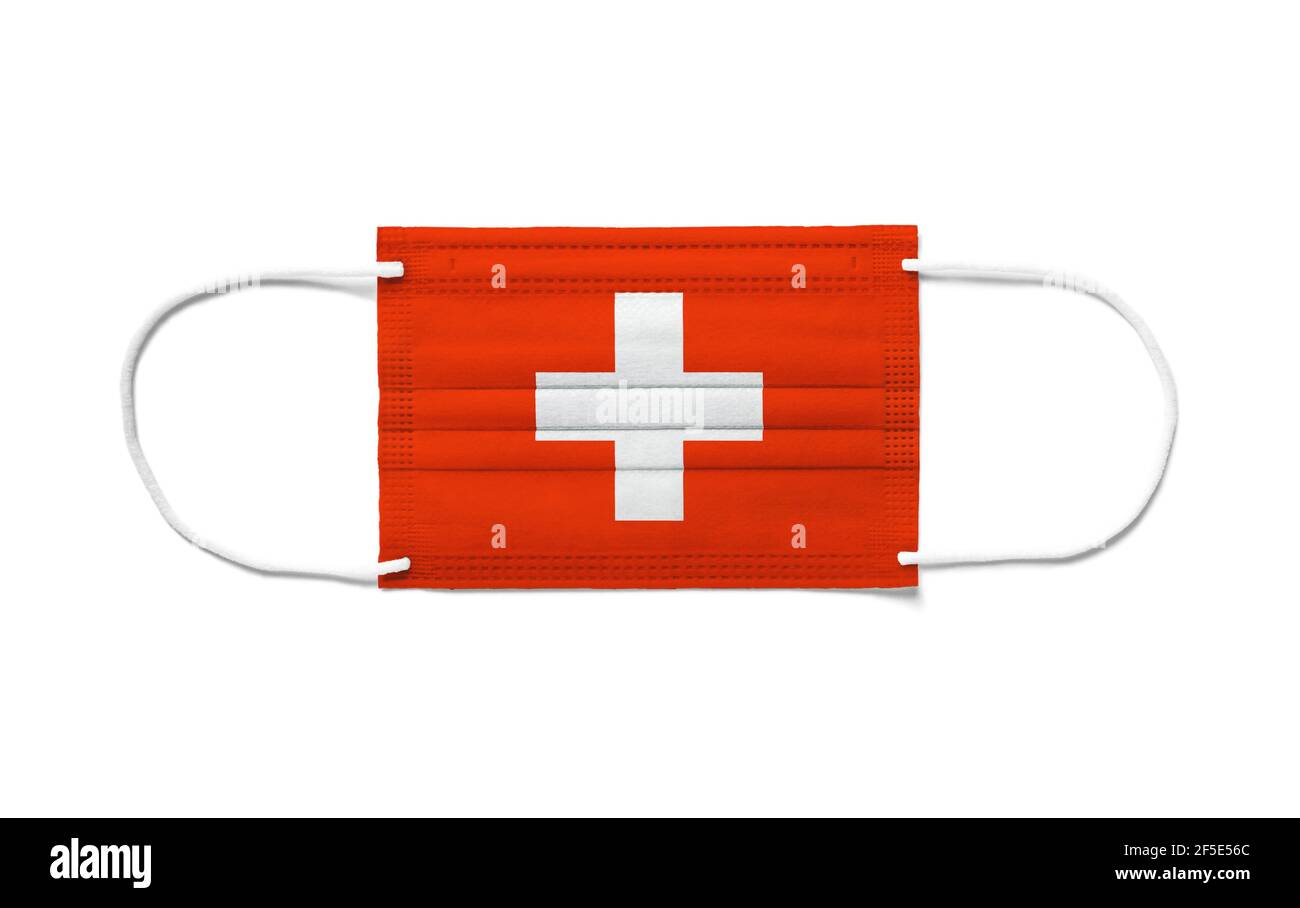 Drapeau de la Suisse sur un masque chirurgical jetable. Arrière-plan blanc  Photo Stock - Alamy