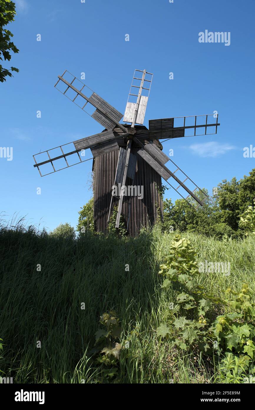 Ancien moulin à vent en bois, Musée d'architecture populaire Pirogovo ...