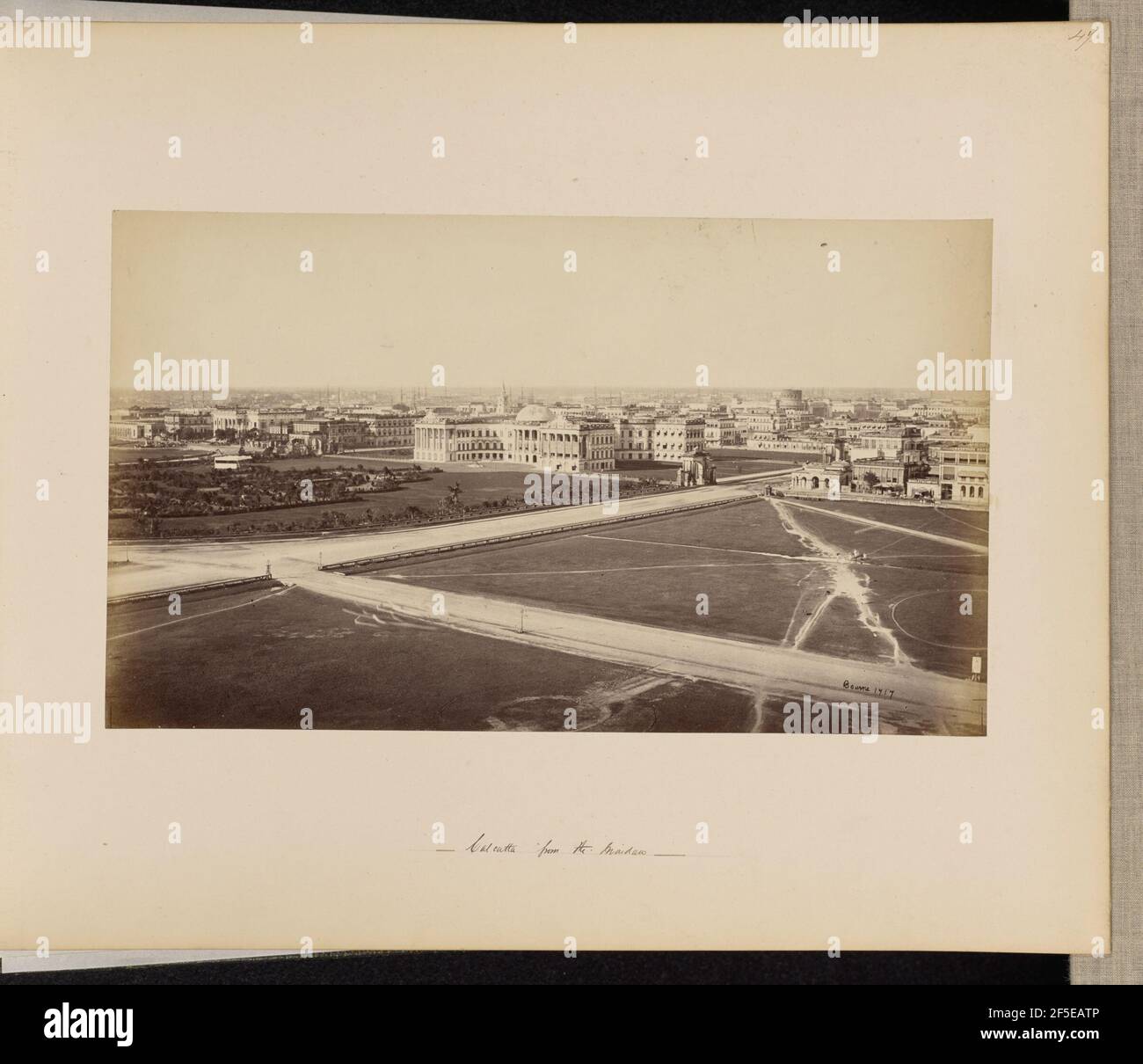 Vue panoramique de Calcutta, depuis le monument Ochterlony. P. III. Samuel Bourne (anglais, 1834 - 1912) Banque D'Images