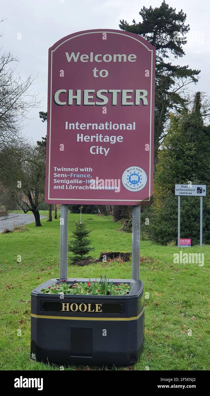 Bienvenue au panneau Chester dans le village de Hoole Banque D'Images