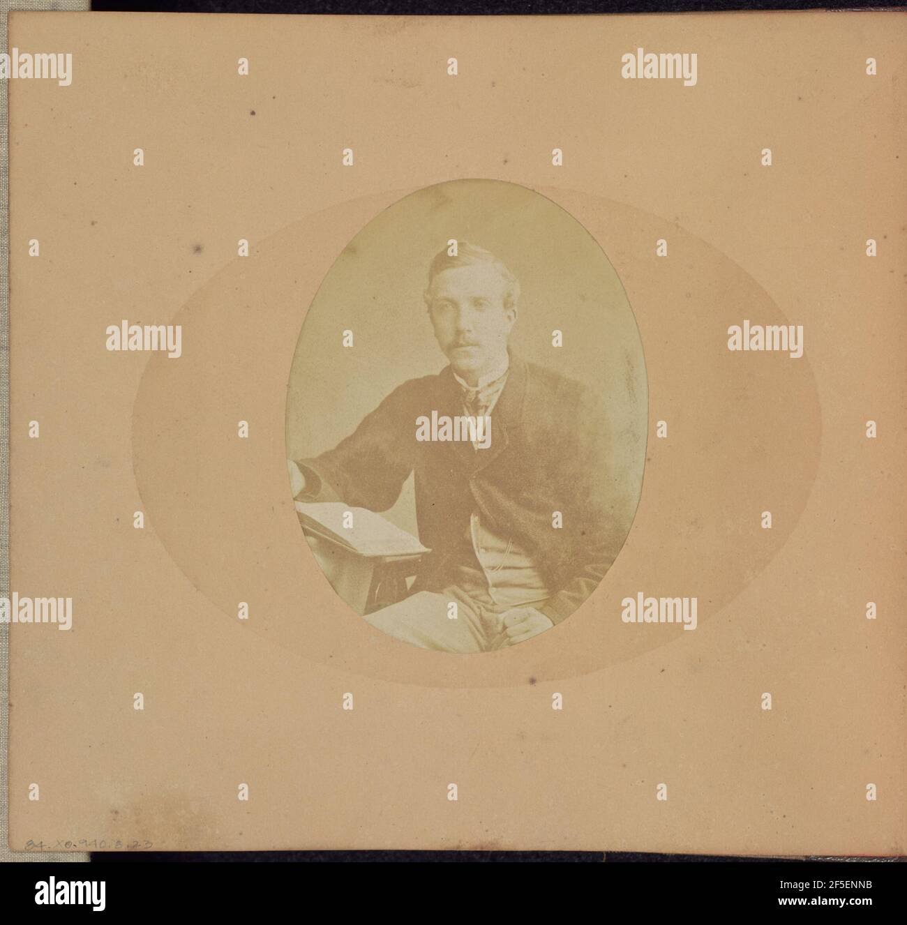 Un jeune homme non identifié. Banque D'Images