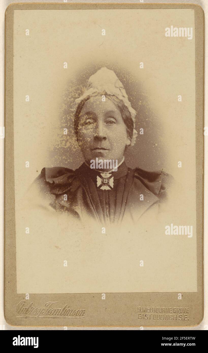 Femme âgée non identifiée portant un capot, en style vignette. Aubrey Tomlinson (britannique, active East Dunwich, Angleterre des années 1860) Banque D'Images