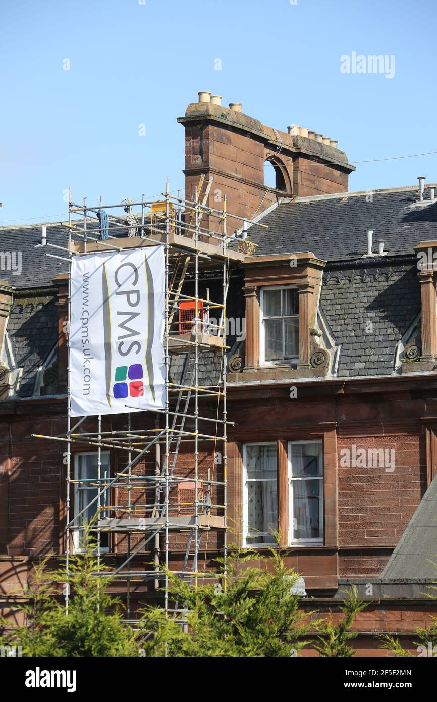 ,Ayr, Ayrshire, Ecosse, la gare d'Ayr doit être complètement fermée pour la première fois dans l'histoire.des barrières seront ramenées à minuit dimanche alors que ScotRail se retire sentalement du hub paralysé.UN plan de secours pour arrêter les trains dans d'autres gares est envisagé. Il s'agit d'un climat de craintes quant au risque accru pour la sécurité publique posé par l'effritant Station Hotel d'Ayr. ScotRail a été forcé de tirer le bouchon sur deux des quatre plates-formes d'Ayr mardi après que d'autres dommages ont été découverts au-dessus de la tête. Banque D'Images