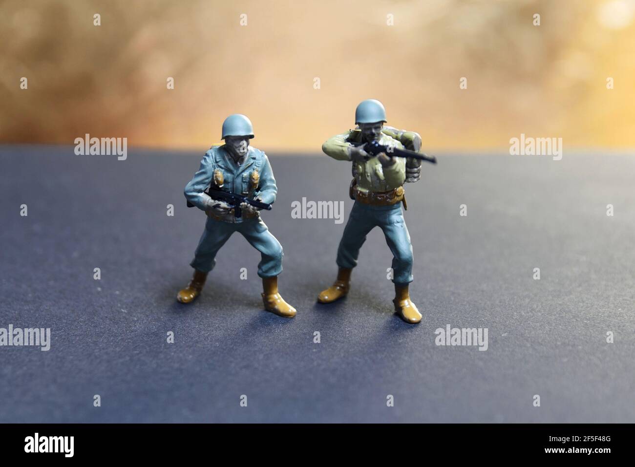Soldats américains, figurines collées en plastique. Jouet peint à la main.uniformes de la Seconde Guerre mondiale. Banque D'Images