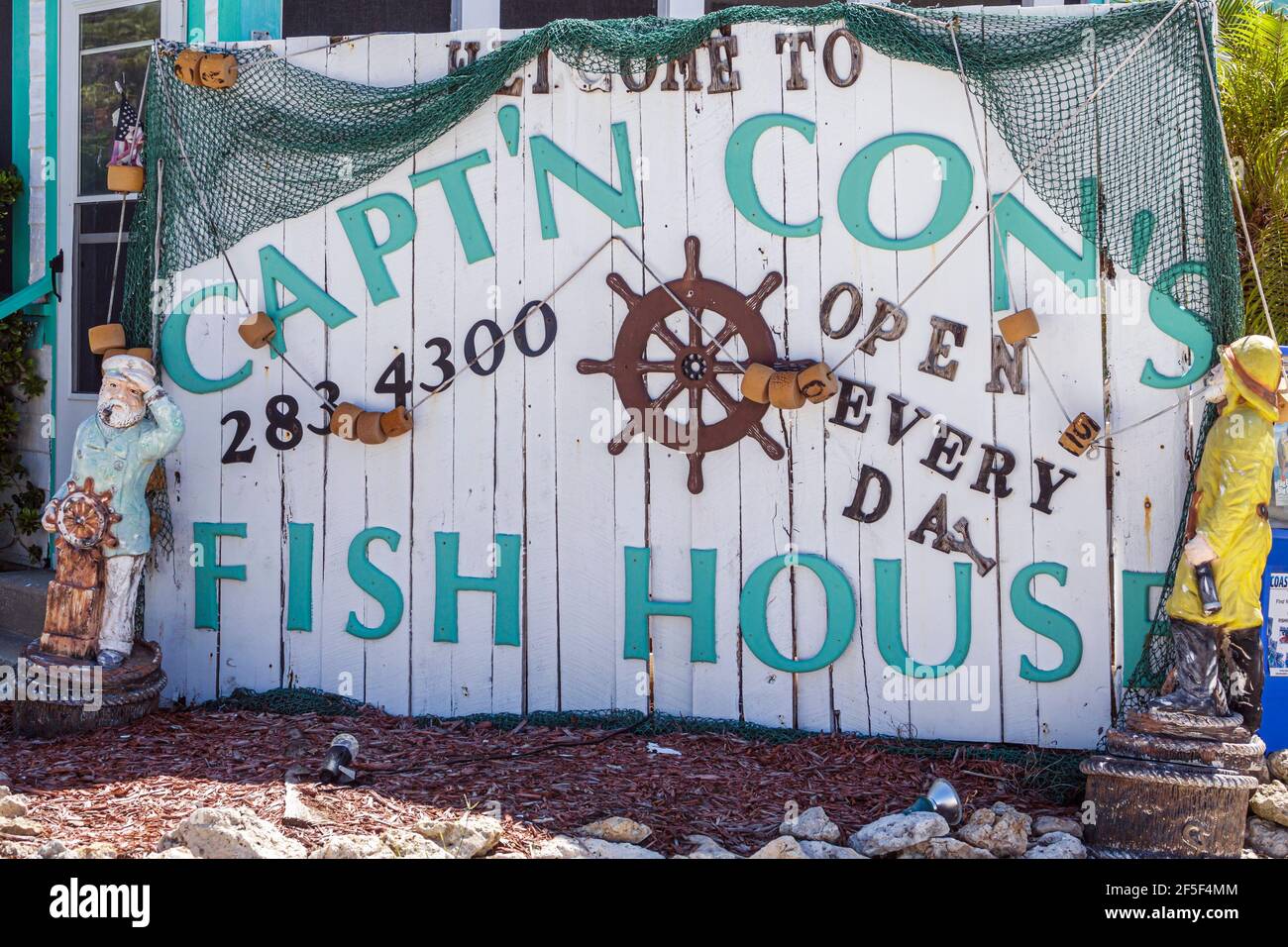 Florida Pine Island Charlotte Harbour Bokeelia Captt'n con's Fish House panneau extérieur de la cabane à poissons du restaurant Banque D'Images