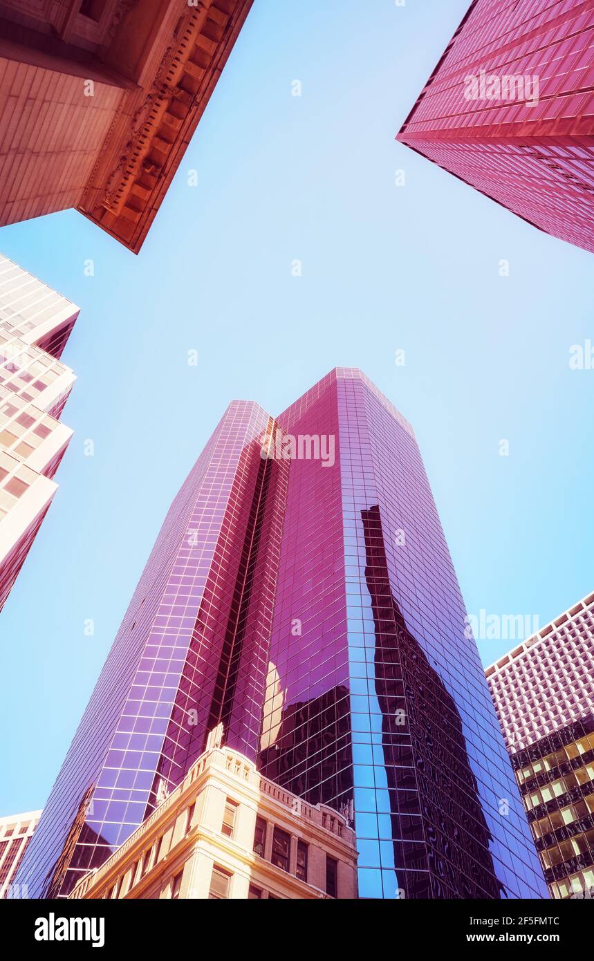 Vue sur les gratte-ciel de Manhattan, image colorée, New York City, États-Unis. Banque D'Images