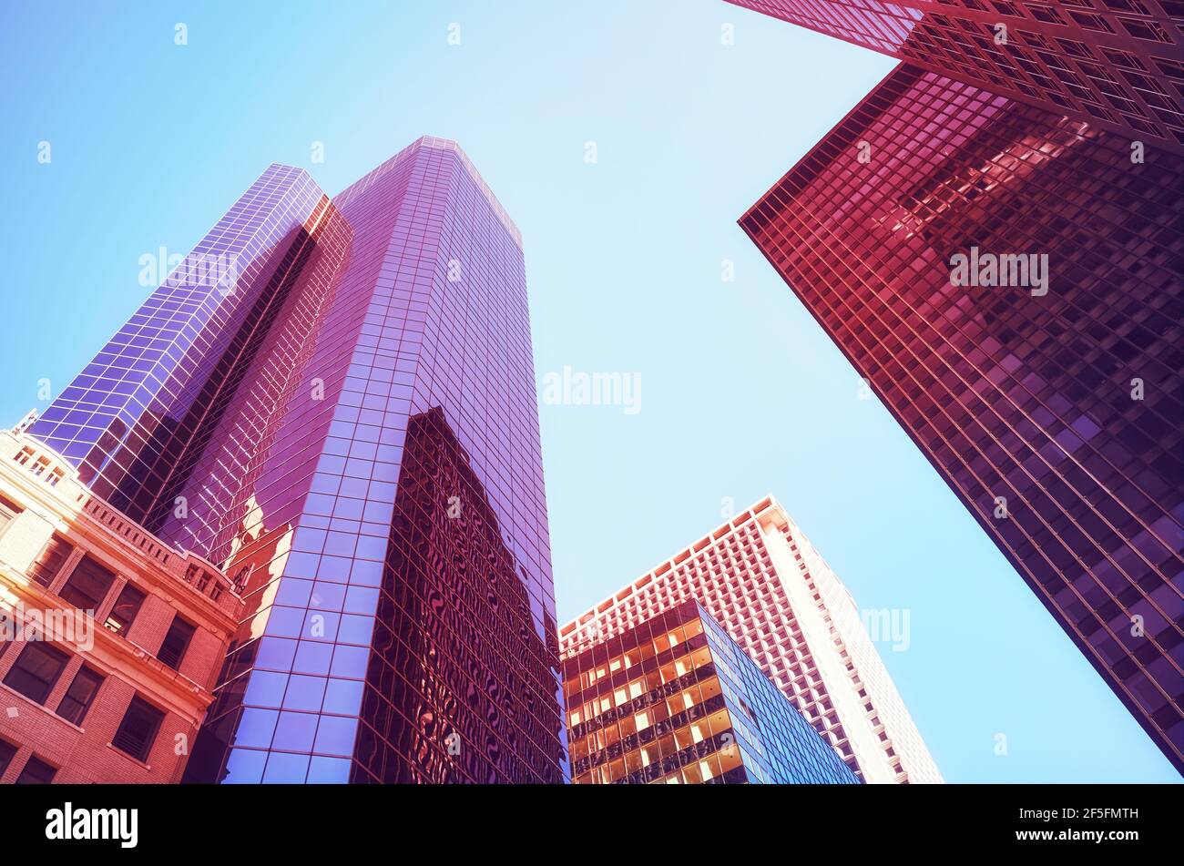Vue sur les gratte-ciel de Manhattan, image colorée, New York City, États-Unis. Banque D'Images
