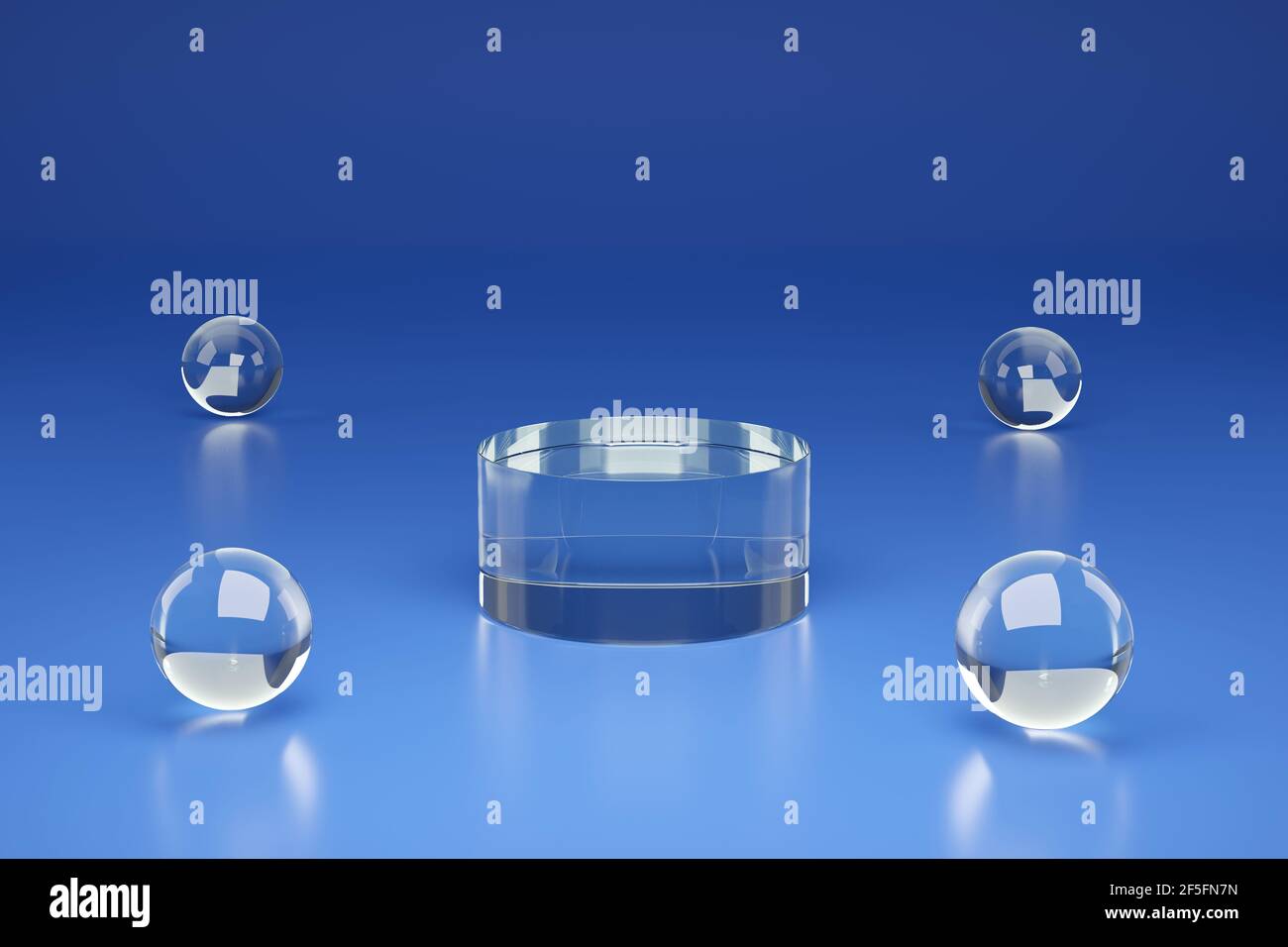 Plate-forme ronde en cristal et sphères isolées sur fond bleu. Banque D'Images