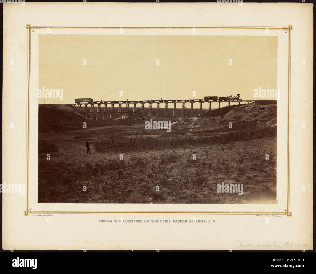 Trestle Bridge près de fort Harker, Kansas. Alexander Gardner (américain, né en Écosse, 1821 - 1882) Banque D'Images
