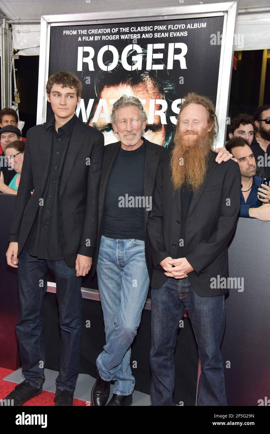New York, NY, Jack Waters, Roger Waters, Harry Waters assistent à la « Roger Waters The Wall », première de la ville de New York. Au théâtre Ziegfeld. 28 septembre 2015 Banque D'Images