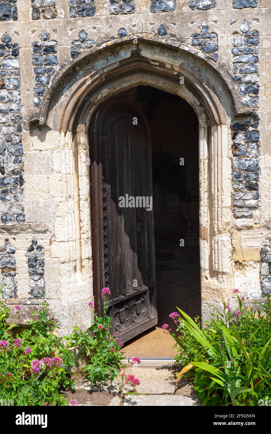 Porte à l'église Sainte-Trinité, long Melford, Suffolk, Angleterre Banque D'Images