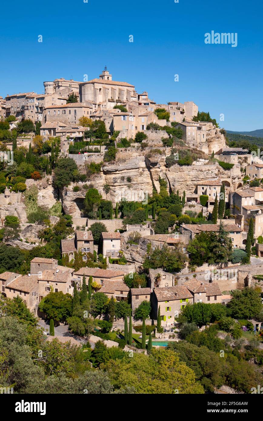 Château de Gordes se trouve au-dessus du village de Gordes, Vaucluse, France Banque D'Images