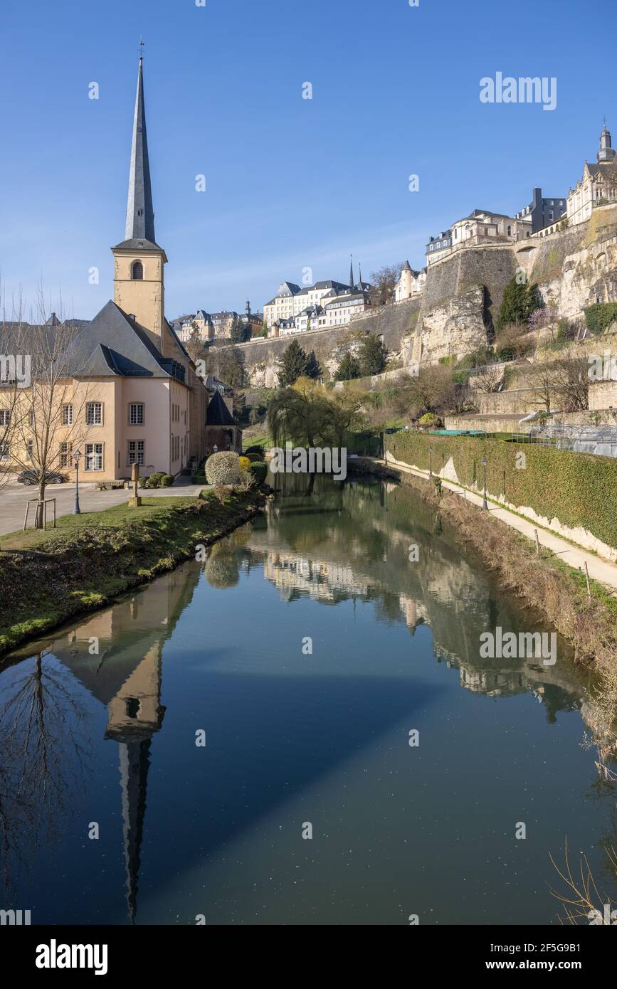 Vue de la rivière Alzette à la ville de Luxembourg Banque D'Images