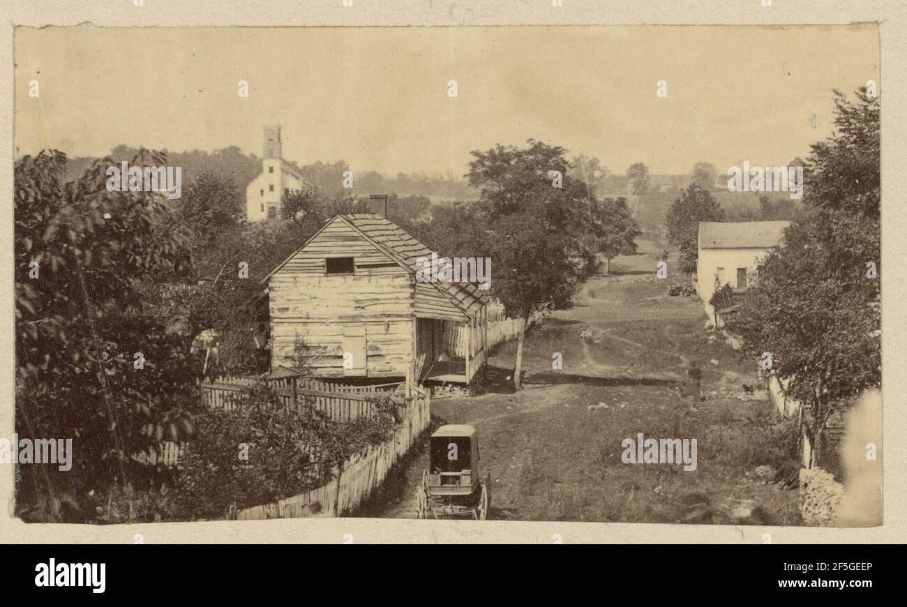 Vue sur Sharpsburg, Maryland, avec église épiscopale à distance. Alexander Gardner (américain, né en Écosse, 1821 - 1882) Banque D'Images