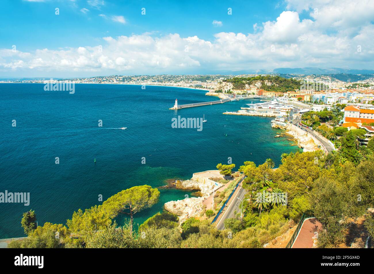 Mer Méditerranée et beau ciel bleu. Nice France, côte d'azur Banque D'Images