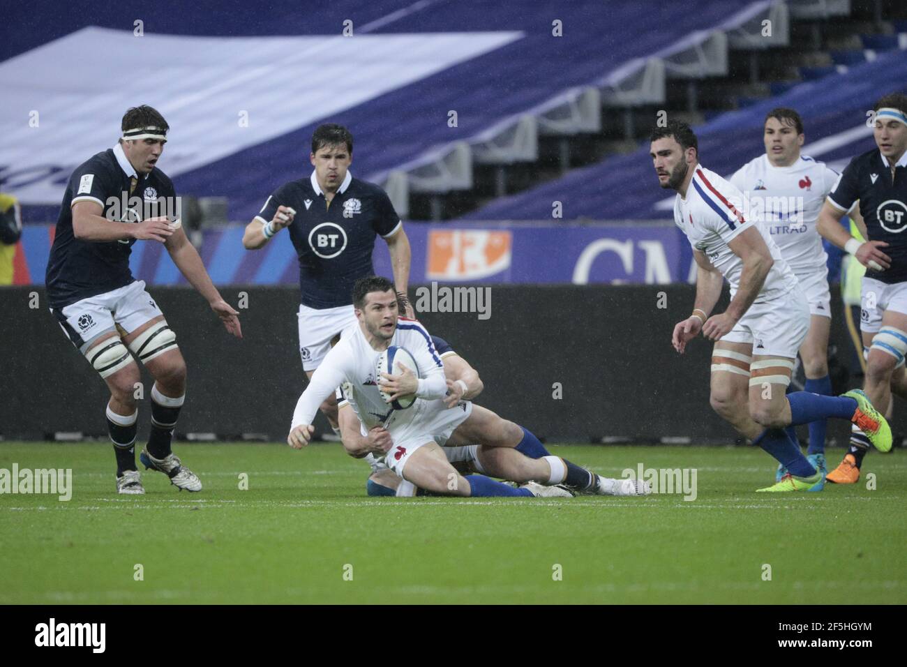 Saint Denis près de Paris, France. 26 mars 2021. Swan REBBADJ (FRA) regardé par Duhan van der Merwe (SCO) lors du match de rugby de 2021 six Nations entre la France et l'Écosse le 26 mars 2021 au Stade de France à Saint-Denis près de Paris, France - photo Stephane Allaman/DPPI/LiveMedia Credit: Paola Benini/Alay Live News Banque D'Images