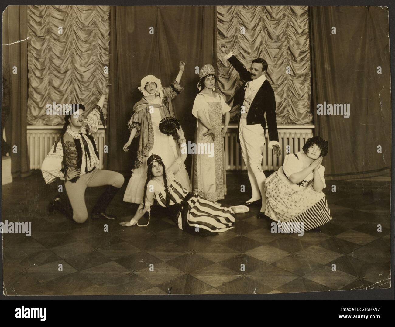 Groupe de ballet amateur, composé d'aristocrates. Karl Karlovitz Bulla (russe, 1854 - 1929) Banque D'Images