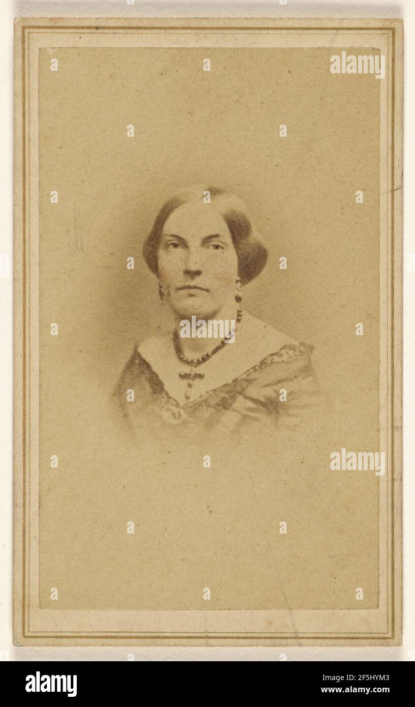 Femme non identifiée portant un collier crucifix, imprimé en style vignette. J.H. Bostwick (américain, actif dans les années 1860) Banque D'Images