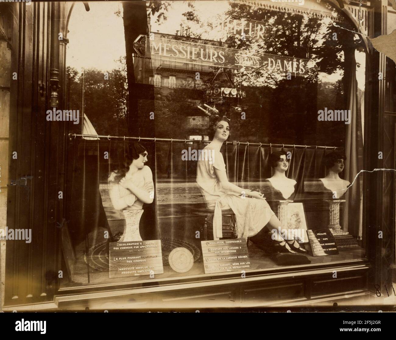 Salon de coiffure. Eugène Atget (français, 1857 - 1927) Banque D'Images