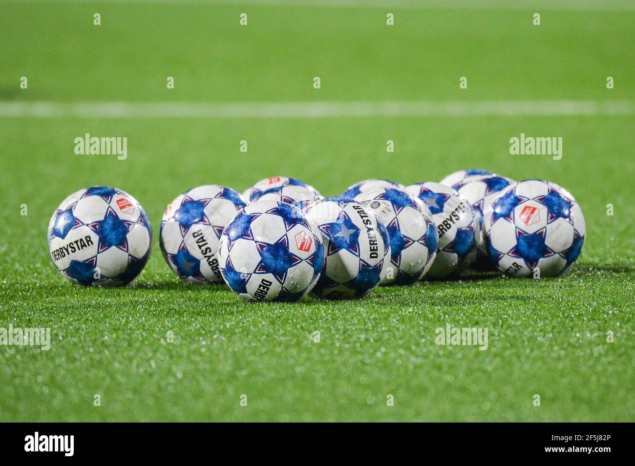 EINDHOVEN, PAYS-BAS - MARS 26: Ballon de match pendant le match néerlandais de Keukenkampioosdivision entre le FC Eindhoven et LE TOP OSS à Jan Louwers stadion Banque D'Images