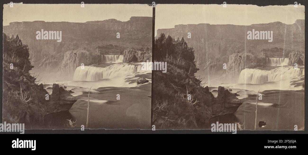 Shosone Falls, Snake River, Idaho, vue à la mi-journée, murs adjacents d'environ 1,000 pieds de hauteur. Timothy H. O'Sullivan (américain, vers 1840 - 1882) Banque D'Images