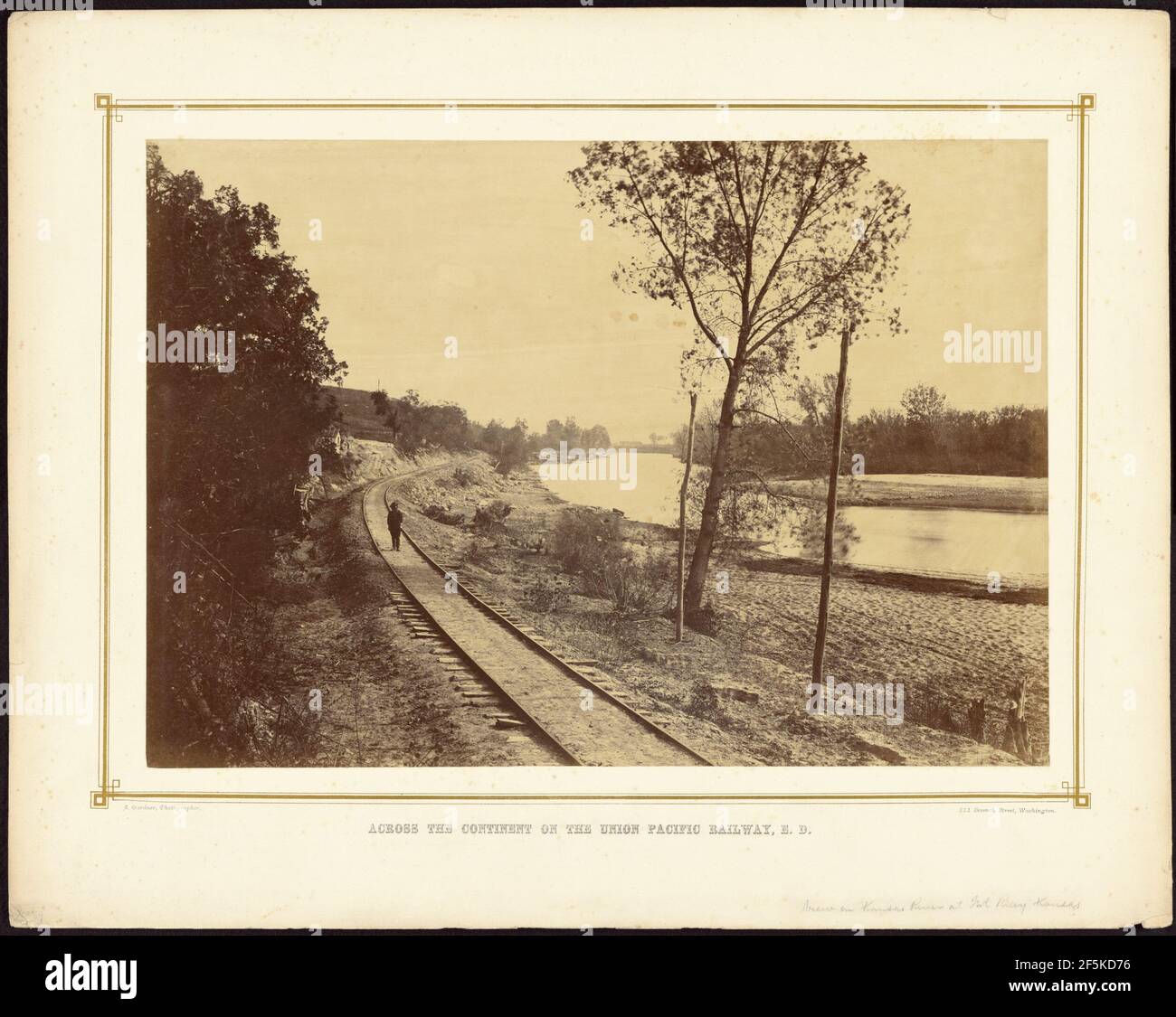 Vue sur la rivière Kansas à ft. Riley, Kansas. Alexander Gardner (américain, né en Écosse, 1821 - 1882) Banque D'Images