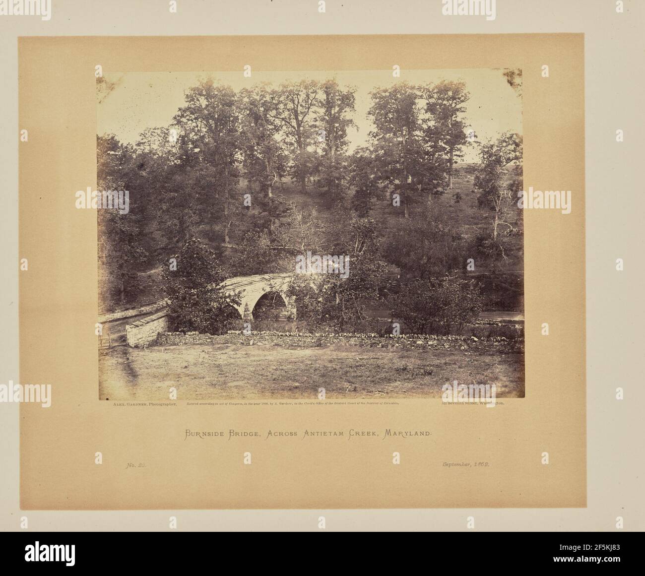 Burnside Bridge, de l'autre côté d'Antietam Creek, Maryland. Alexander Gardner (américain, né en Écosse, 1821 - 1882) Banque D'Images