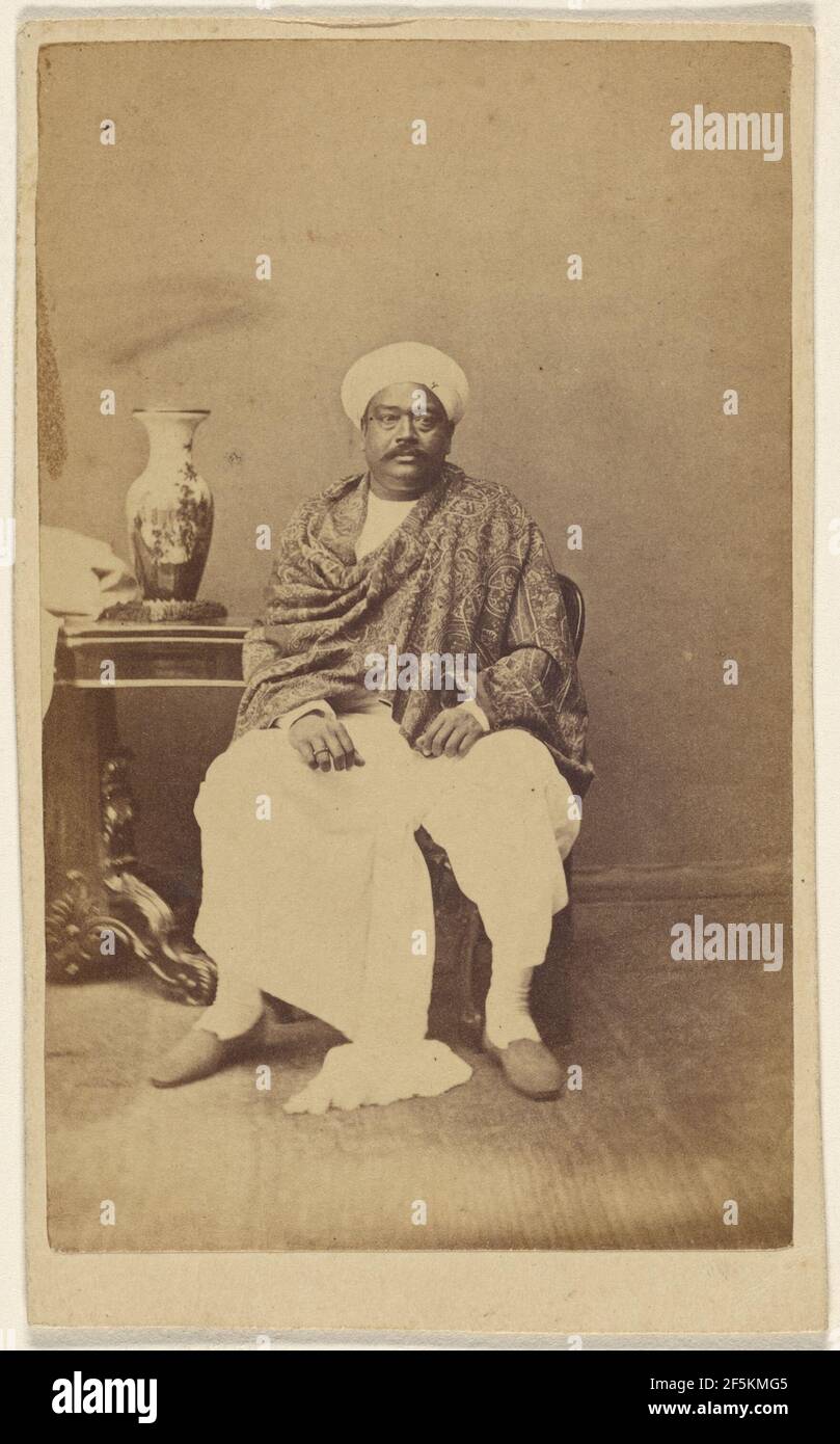 Homme hindou non identifié en turban, assis. Inconnu Banque D'Images