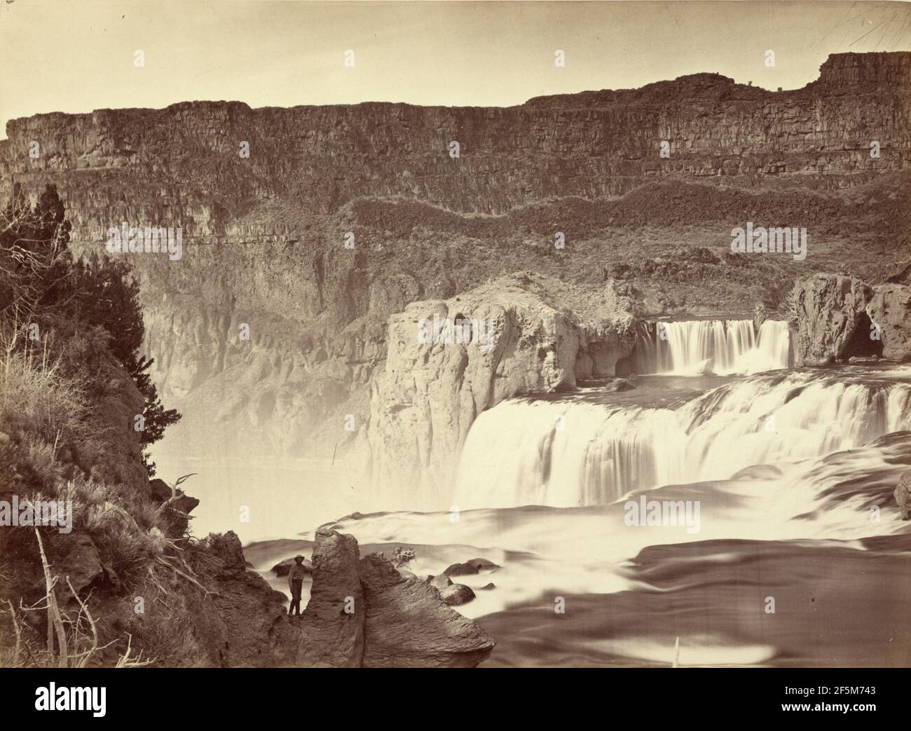 Shoshone Falls, Snake River, Idaho. Vue en milieu de journée. Murs adjacents d'environ 1,000 pieds de hauteur. Timothy H. O'Sullivan (américain, vers 1840 - 1882) Banque D'Images