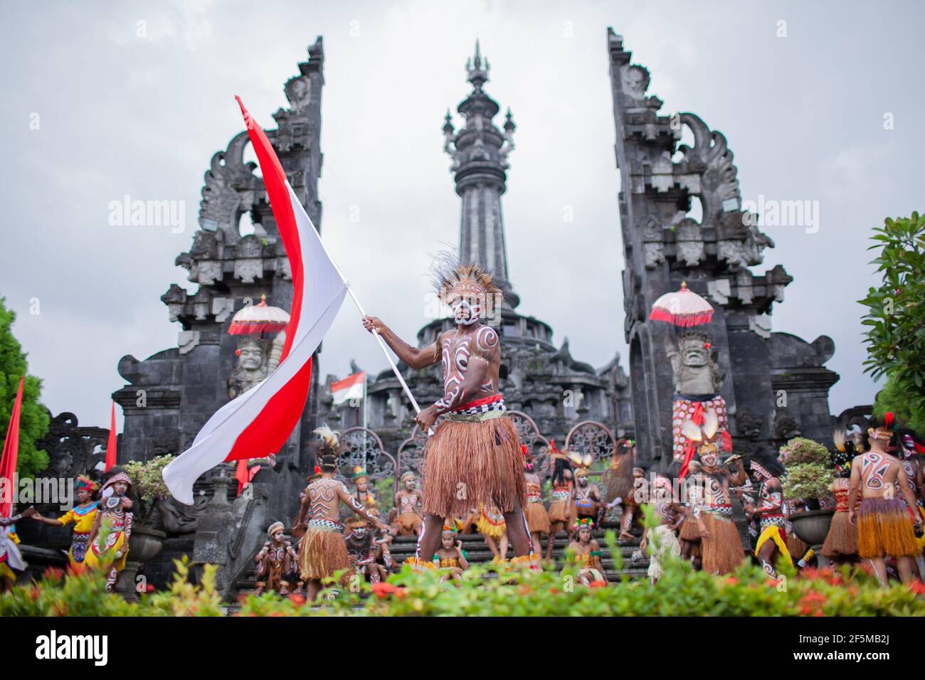 DENPASAR/BALI-JUIN 15 2013 : ouverture du festival d'art de Bali Banque D'Images