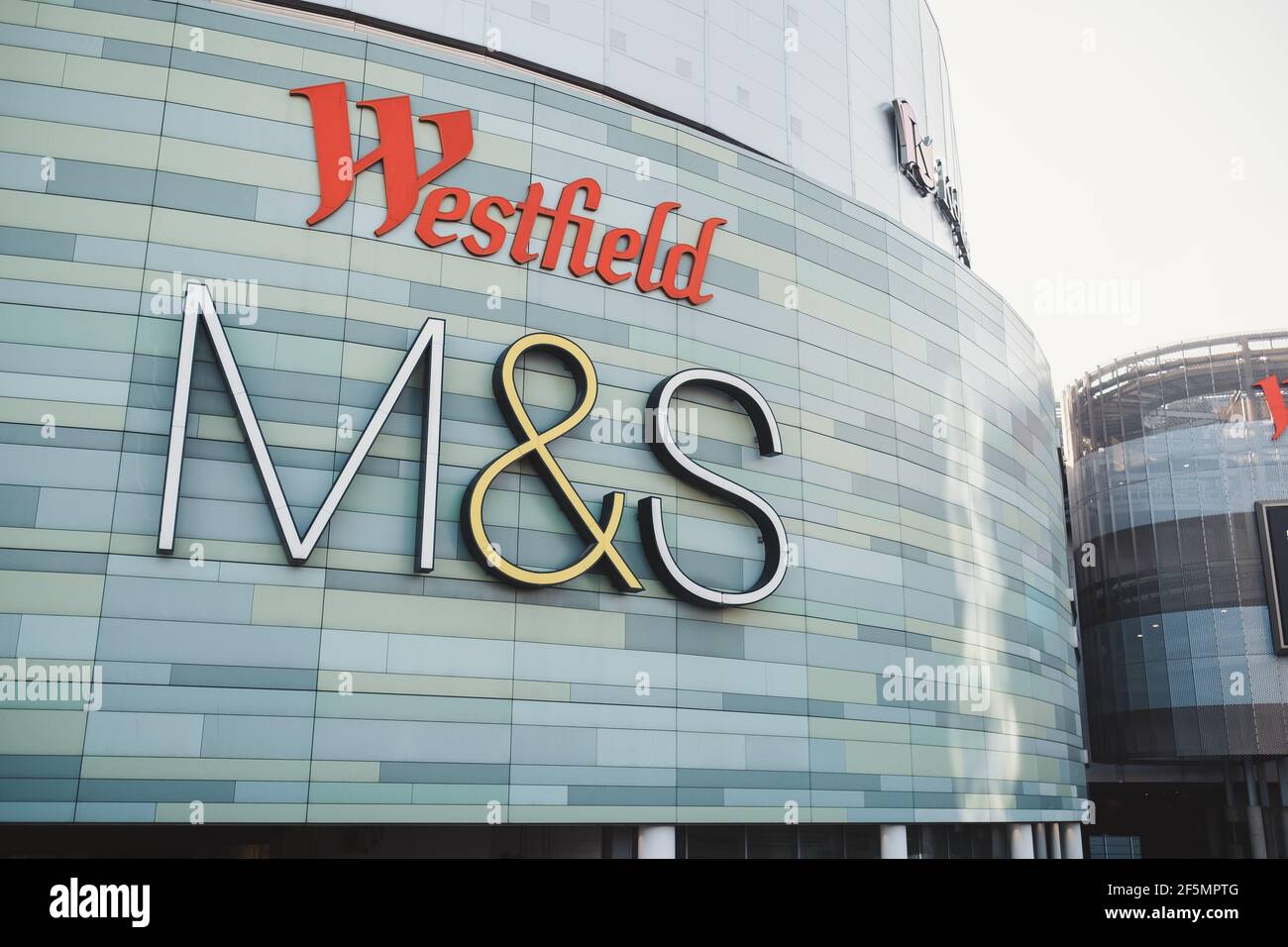 Shepherd's Bush, Londres | Royaume-Uni - 2021.03.22 : ouverture du centre commercial Westfield pendant le confinement en cas de pandémie du coronavirus Banque D'Images