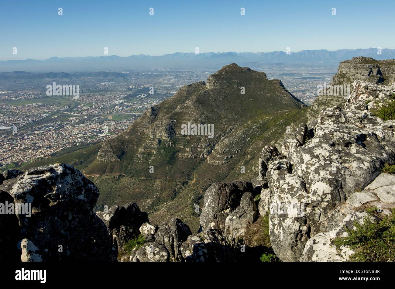 La formation rocheuse de Lion's Head vue de Table Mountain, le Cap, Afrique du Sud Banque D'Images